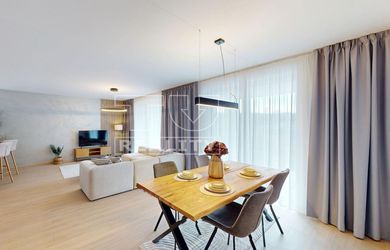 2/3 BYTOV PREDANÝCH !!! 
TUreality ponúka novostavbu v štandarde o rozlohe 150 m2 aj so záhradkou v blízkosti kúpeľov Piešťany s DPH!