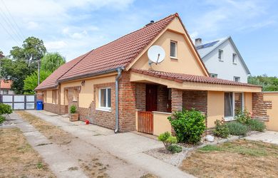 Na predaj 3-izbový rodinný dom a s garzónkou vo dvore