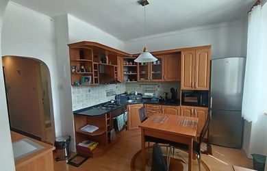 Na predaj štýlový 1-izbový zrekonštruovaný byt v centre – 41 m², balkón