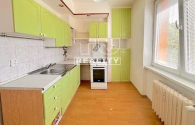 TUreality ponúka na predaj krásny slnečný 2i byt v centre mesta o výmere 58 m² po čiatočnej rekonštrukcii