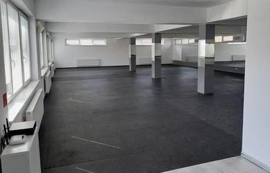 Prenájom obchodných / kancelárskych priestorov v atraktívnej lokalite – Snina