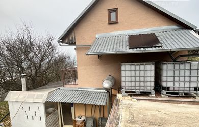 Výhodná ponuka- dve chatky s veľkým pozemkom v Beckove