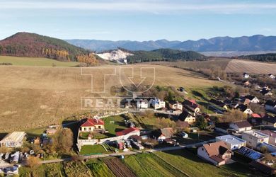 TOP PONUKA: Krásny stavebný pozemok v obci Veľká Čierna