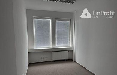 Kancelária s bezplatným parkovaním na prenájom - 19 m2, Rybničná ul.