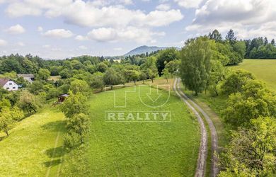 REKREAČNÝ POZEMOK S KRÁSNYMI VÝHĽADMI - VISOLAJE, 2304 m²