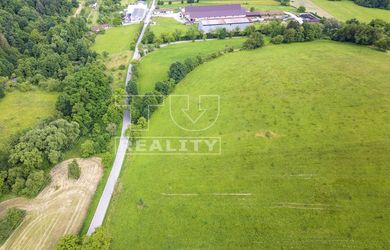 Výnimočný stavebný pozemok 2326 m² v srdci prírody – Lednické Rovne, Hôrka