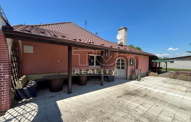 ZNÍŽENÁ CENA 
Na predaj restauracia v obci kovarce s pozemkom 1204 m2.