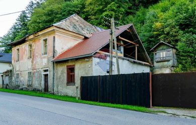Na predaj historická nehnuteľnosť s veľkým potenciálom – Hodruša-Hámre, okres Žarnovica