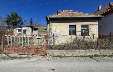 Na predaj víkendová chalupa v obci Krnča s pozemkom 500m2