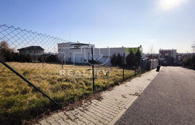 Lukratívny stavebný POZEMOK pripravený na výstavbu v tichej časti Bratislavy, blízko Malých Karpát! 599 m²