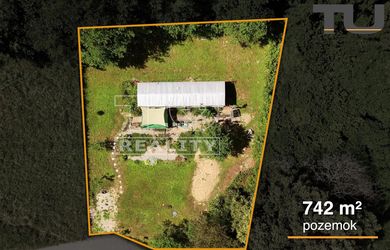 REZERVÁCIA:NA PREDAJ POZEMOK S VÝMEROU 742 M2 AJ S MOB. DOMOM V HORNOM SRNI.