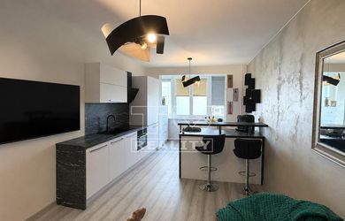 REZERVOVANÉ - TUreality | Výnimočný kompletne zrekonštruovaný 2-izbový byt vo vyhľadávanej lokalite Bratislava – Vrakuňa 47,5 m²