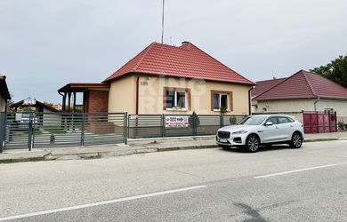 RODINNÝ DOM ÚĽANY NAD ŽITAVOU NA PREDAJ