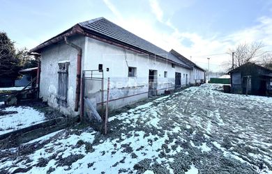 Vidiecky dom s veľkou záhradou v Hornom Oháji – priestor, pokoj a potenciál