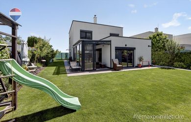 PREDAJ Kompletne zariadený rodinný dom s inteligentnou domácnosťou len pár minút od Bratislavy