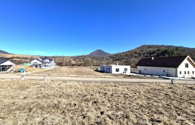 Slnečný pozemok s veľkorysou rozlohou 4258m2, obec Gregorovce, okr. Prešov