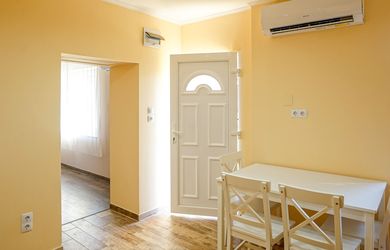1-izbový byt po rekonštrukcii v starej Rajke s parkovaním vo dvore