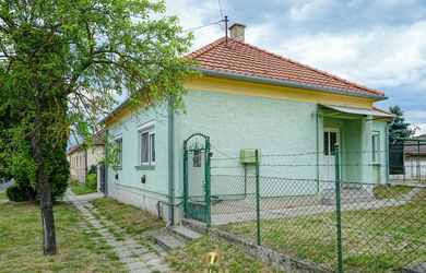 3-izbový rodinný dom s veľkým pozemkom v Starej Rajke, pri Bratislave