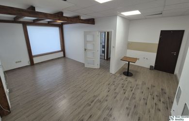 Prenájom obchodné-kancelárske priestory 2 v centre Senca – Šafárikova
