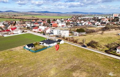 Stavebný pozemok 1039 m2 Ostrov pri Piešťanoch