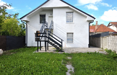 Predaj - Rodinný dom so 5 bytovými jednotkami - Senec. Investícia/podnikanie