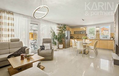 Výnimočný 4-izbový rodinný dom s bazénom a saunou v centre Tomášova