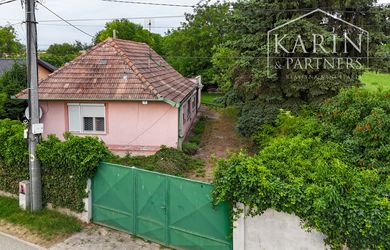 2i tehlový dom s vínnou pivnicou a pozemkom 1250 m²
