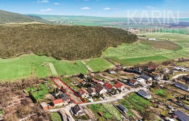 Stavebný pozemok s rozlohou 1758 m² v krásnej obci Lošonec.