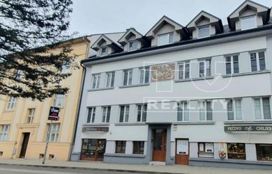 PREDAJ priestorov v priamom centre Banskej Bystrice - parkovanie vo dvore!!! - 67,14 m2