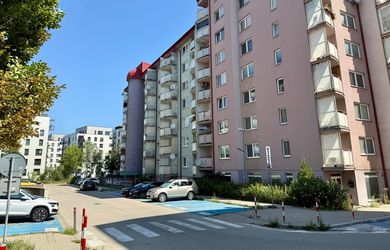 Na predaj veľký tehlový 4izb byt Dúbravka – terasa + balkóny, vlastný kotol, výhľad aj pivnica