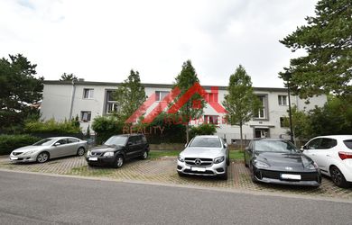 Kuchárek real: Predaj priestranného 2-izbového bytu v srdci Svätého Jura – pokojné bývanie na výnimočnej adrese.