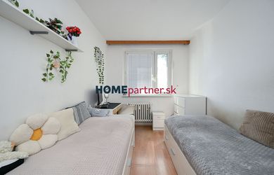 KPT. JÁNA RAŠU, 4-i byt, 80 m2– loggia, zrekonštruovaný bytový dom, možnosť rekonštrukcie podľa vl. predstáv