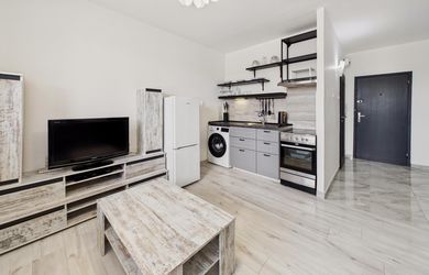Svetlá 2-garsónka, 47 m² s 2 zasklenými loggiami a 3D prehliadkou – Holíčska ul., Petržalka.