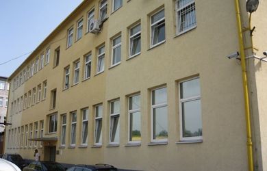 UZAVRETÝ PRIESTOR 4 KANCELÁRIE 120 M2 TRNAVSKÁ CESTA OPROTI KLIENTSKÉMU CENTRU