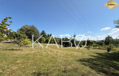 Stavebný pozemok 1046m2 + súkromná prístupová cesta