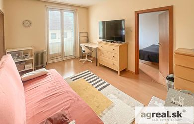 Predaj, útulný a slnečný 2- izb. byt po rekonštrukcii (54 m2) v meste Hainburg, ul. Jägergasse, Rakúsko