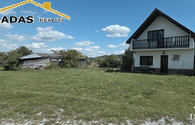 INVESTIČNÁ PRÍLEŽITOSŤ: Chata v srdci Slovenského raja (časť Majer) 1km od Podlesku. Vysoký potenciál prenájmu.