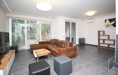 NADŠTANDARDNÝ 4 izbový byt v rod. dome - KARLOVA VES - garáž, sauna, krb, záhrada