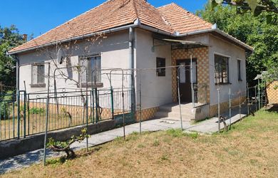 Rodinný dom v pôvodnom stave v pokojnej obci Koláre, okres Veľký Krtíš