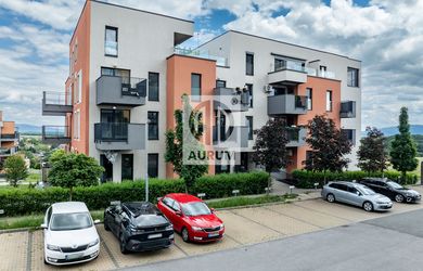 Vnútorne garážové parkovacie miesto, Zelená Stráň