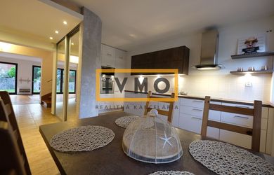 6i rodinný dom 250m2, TERASA, 2x PARKING, KLÍMA, ul. Pod Násypom, BA IV - Lamač v blízkosti (BIS) Britská škola v Dúbravke, pri Lamačskom kúpalisku