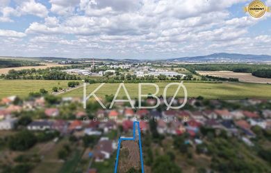 Stavebný pozemok 880 m² + prístupová cesta so sieťami Ivanka pri Nitre