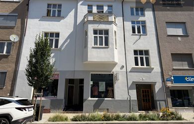 Predaj 1/2 spoluvlastníckeho podielu polyfunkčného domu v centre mesta