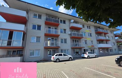 Na predaj veľký, moderný, zariadený byt 94 m2 + loggia + balkón + parkovacie státie, Ilava.
