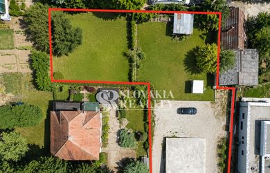 Stavebný pozemok 1 093 m², všetky siete pred pozemkom