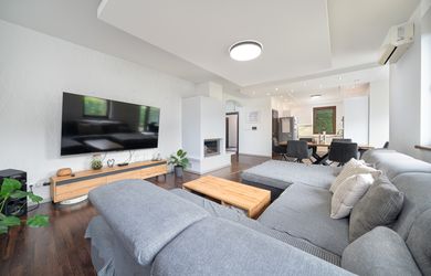 KeyPoint | VIŠŇOVÁ - Dom, ktorý rastie s vašou rodinou: 168 m² plochy, garáž „suchou nohou“ a všestranné poschodie