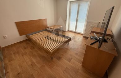 Príjemný 2-izbový byt s balkónom na prenájom – Prievidza, ul. M. R. Štefánika