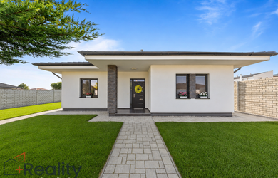 PLUS REALITY | REZERVOVANÉ | Moderný štvorizbový rodinný dom s kompletným zariadením, zimnou záhradou v obci Veľké Blahovo na predaj!