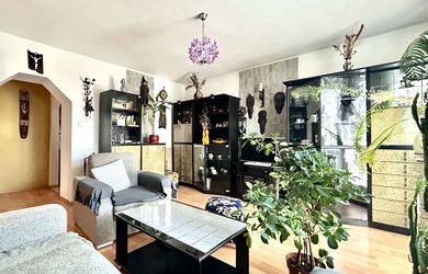 SLNEČNÝ DVOJIZBOVÝ BYT S LOGGIOU VO ZVOLENE, 71 M2