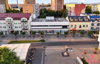 Obchodné priestory na námestí Topoľčany  PRENÁJOM